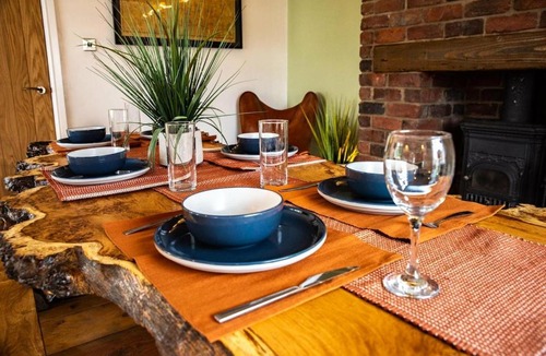 Fishlake Apartment | 5 Bedrooms, Pool Table, Sleeps 10, Contractor Stays, Family Gatherings - Secure Free Parking