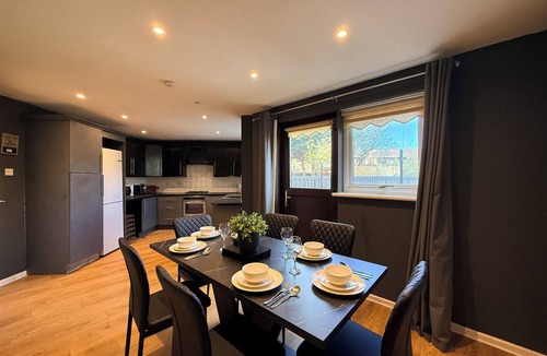Duddingston House | 5-Beds, 2 Baths, near Portobello beach, Sleeps 10