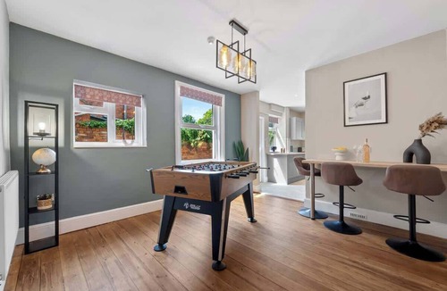 Gloucester House | 5-BR Luxe Manor, Games Room, w/Parking, Sleeps 12
