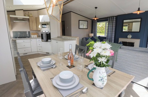 Tunstall Cottage | 52 PARKVIEW, BADGER'S RETREAT, pet friendly in Hipswell