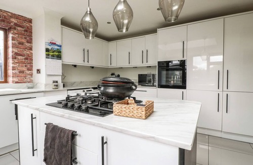 Skellow Cottage | 57 HOWDEN AVENUE, family friendly, with a garden in Skellow