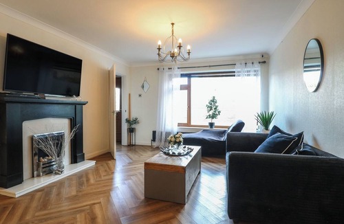 Skellow Cottage | 57 HOWDEN AVENUE, family friendly, with a garden in Skellow