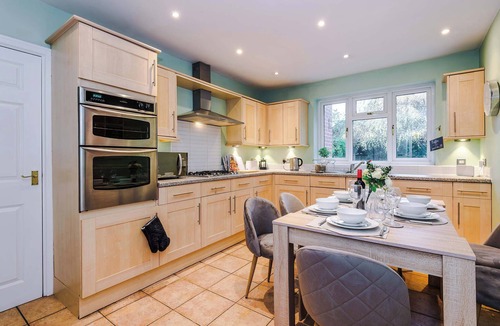 Northenden House | 5BR Contractor House | Free Parking | Near Airport