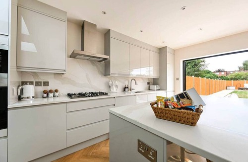 London Borough of Ealing House | 5BR Family Home | Garden | AC | Near Wembley