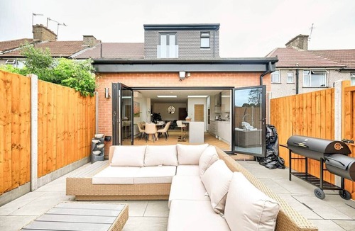 London Borough of Ealing House | 5BR Family Home | Garden | AC | Near Wembley