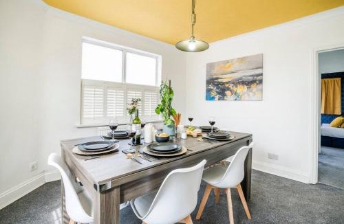Wellingborough House | 5BR Sleeps 8 Pool PS5