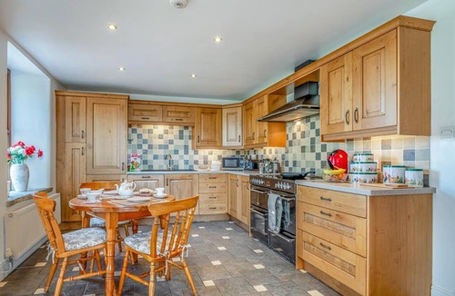 Blackburn Cottage | 6 Bed in Blackburn (oc-c38221)