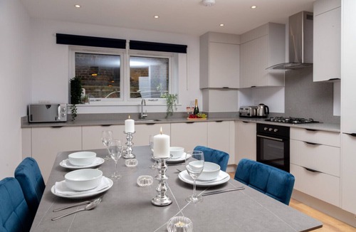 Walworth Apartment | 6 Newland House - Angela Suite