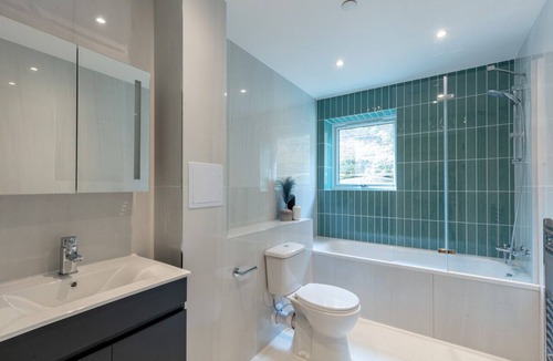 Walworth Apartment | 6 Newland House - Angela Suite