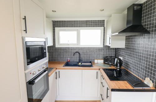 Chapel Saint Leonards House | 66 Cherry Park