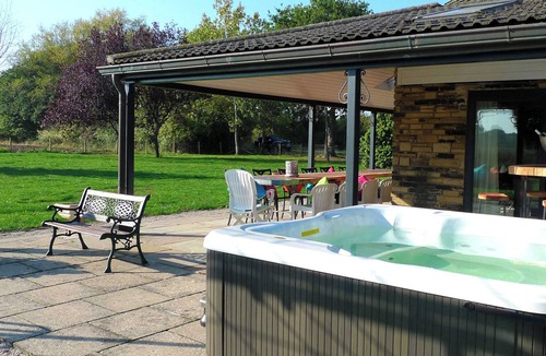 Goole Cottage | 7 bedroom accommodation in Bishopsoil, near Goole