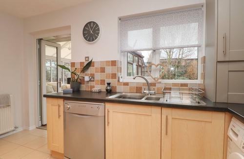 Chester House | 7 MARL CROFT, family friendly, character holiday cottage in Chester