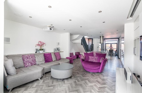 Heworth Apartment | 73 East Parade Cherry Tree Apt · Modern 3-bed Duplex Apt in York with 75 inch TV - Pass The Keys