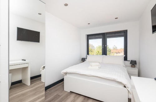 Heworth Apartment | 73 East Parade Cherry Tree Apt · Modern 3-bed Duplex Apt in York with 75 inch TV - Pass The Keys
