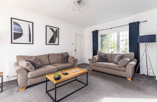 Stapleford House | 7BR Home in Nottingham – Perfect for Large Groups