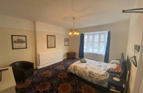 Kettering House | 8 Bedroom House For Corporate Stays in Kettering