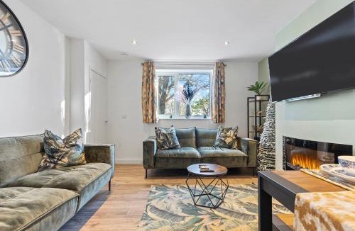 Heworth House | 8 Eighth Ave Retreat On The Green Beautiful 4-Bed Home Pass The Keys