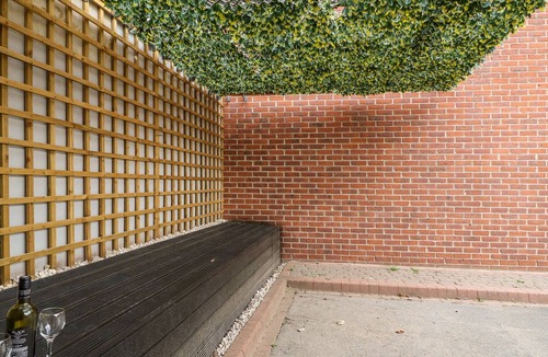Wakefield Apartment | 8, ST JOHN'S NORTH APARTMENTS, romantic, with a garden in Wakefield