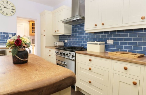 Hornsea House | 8 WILTON ROAD, open-fire, WiFi in Hornsea