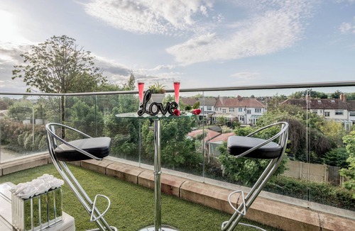 Harold Wood Villa | A BEAUTIFULLY DESIGNED LUXURIOUS TOWNHOUSE