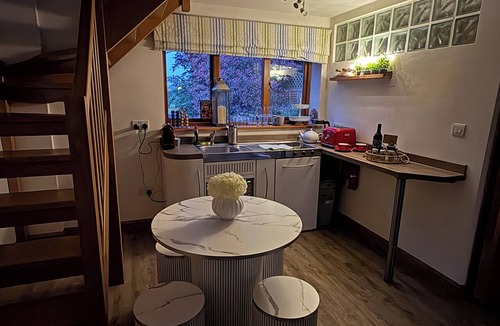 Lea Marston Apartment | A beautifully styled duplex apartment with private riverside decking& a fire pit