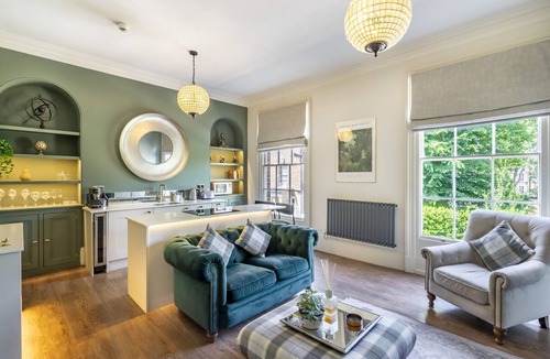 Bootham Apartment | A couples retreat that sleeps 2 guests in 1 bedroom