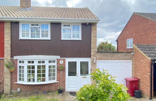 Reading House | A peaceful cosy home for family!