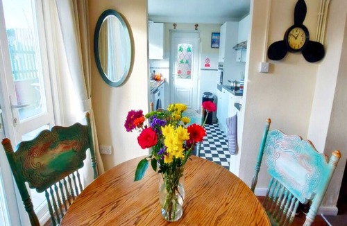 Mablethorpe and Sutton Cottage | A Romantic Cosy Cottage by the Sea ❤️ with Lakeside views & Log Burner