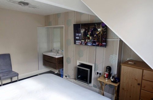 Oadby House | Abinger Guest House