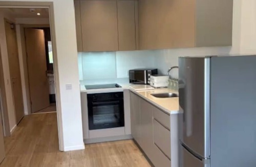 Central Milton Keynes Apartment | Above MK Station, Modern Studio + Gym & Parking