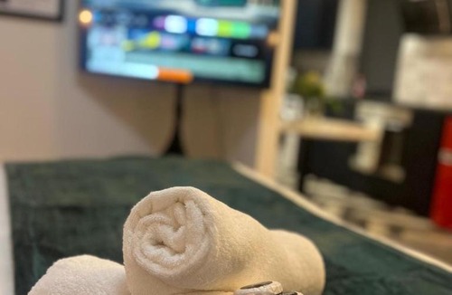 Peterborough Apartment | Affordable Serviced Apartment Perfect for Contractors in PE1 Short & Long Term Stays - Free WIFI - Free Parking - With Sofa Bed - Full Kitchen