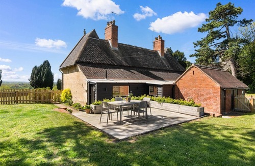 Forthampton House | Alms House East, Grade II Listed, Garden & Patio