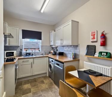 Grantham Apartment | Amaya Five - Newly renovated - Very spacious - Sleeps 6 - Walking distance to town centre - Grantham - Free Gym Access