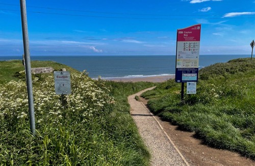 Cayton Bay Villa | Amazing Luxury Sea Front Villa With Hottub