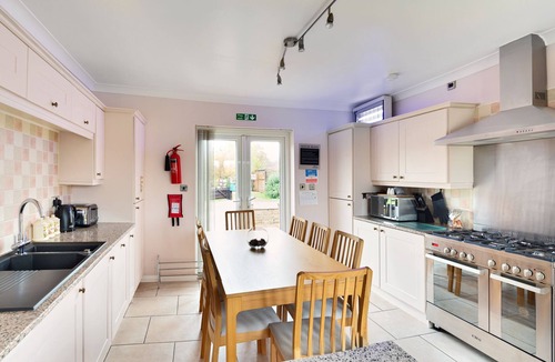 Alfreton House | Amber Lodge - 3 bedroom bungalow with hot tub
