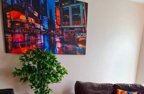 Warrington Apartment | Ample Comforts - 2 bedroom, Cozy Apartment Sleeps 4. Central Warrington. Free Se