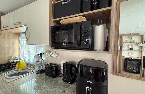 Crowle House | Andrea’s 7 Lakes Retreat static rental 7 Lakes Country Park Crowle Lincolnshire