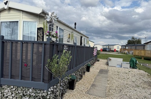 Crowle House | Andrea’s 7 Lakes Retreat static rental 7 Lakes Country Park Crowle Lincolnshire