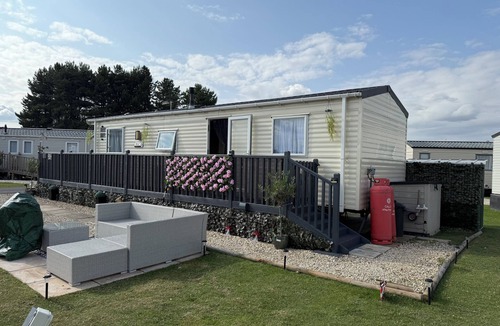 Crowle House | Andrea’s 7 Lakes Retreat static rental 7 Lakes Country Park Crowle Lincolnshire