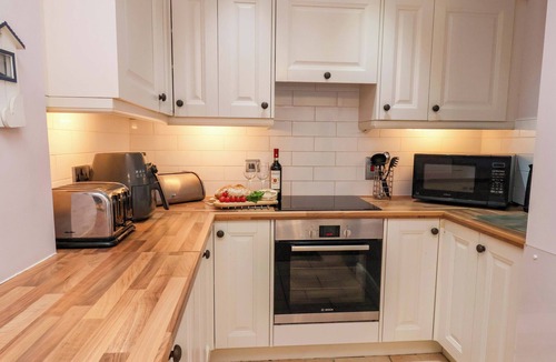 Sneaton Cottage | ANNIE'S PLACE, pet friendly, with a garden in Sneaton