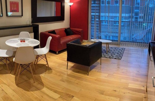 Hull Old Town Apartment | Apartment - Sleeps 4 - Balcony - Parking - Pets Ok