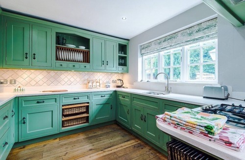 Nether Alderley House | Apple House | 4 Bed | Parking | Families & Groups