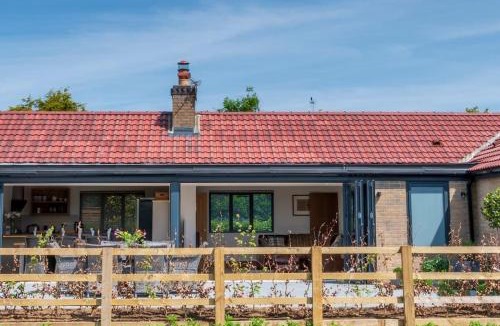 Welby House | April Cottage - Luxury Country Bolthole