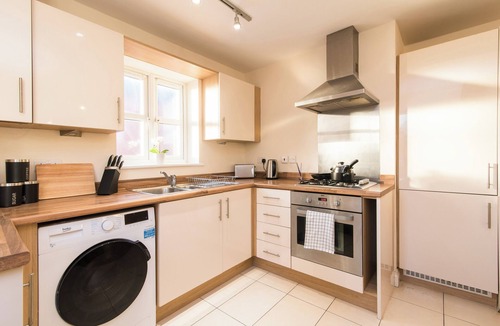Derby Apartment | Apt - Sleeps 6 - Pets Ok - Parking