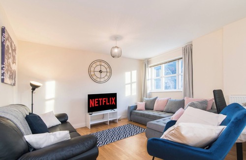 Derby Apartment | Apt - Sleeps 6 - Pets Ok - Parking