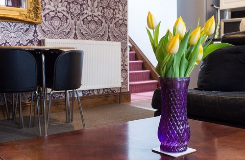 Hull Old Town Apartment | Arthouse Apartment is situated in the heart of Hull city centre Old Town