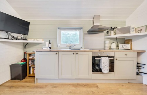 Newland Near Ulverston Cabin | Ash Lodge, Pennington