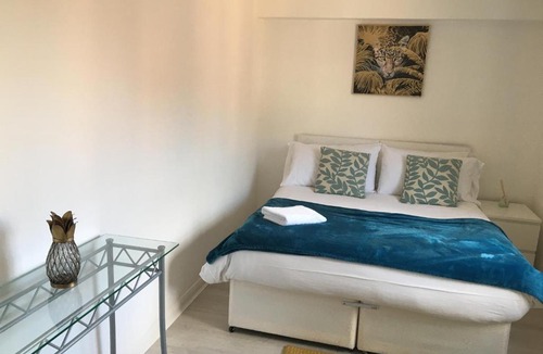 Corby Apartment | Ashdown Apartment Entire Modern Two Bedroom Apartment for 6 people in Corby