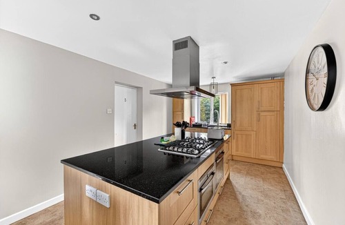 Two Mile Ash House | Astlethorpe House Detached 5BR Driveway Parking Office Spacious Garden Yoko Property