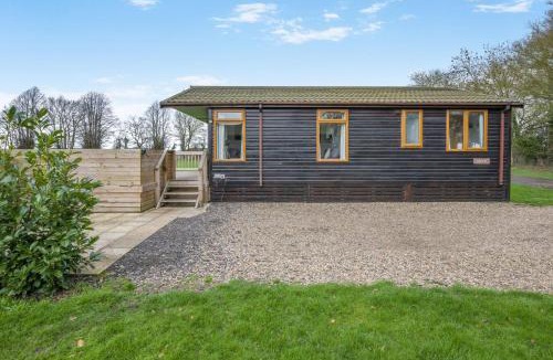 Diss House | Athelington Lodge - Chestnut